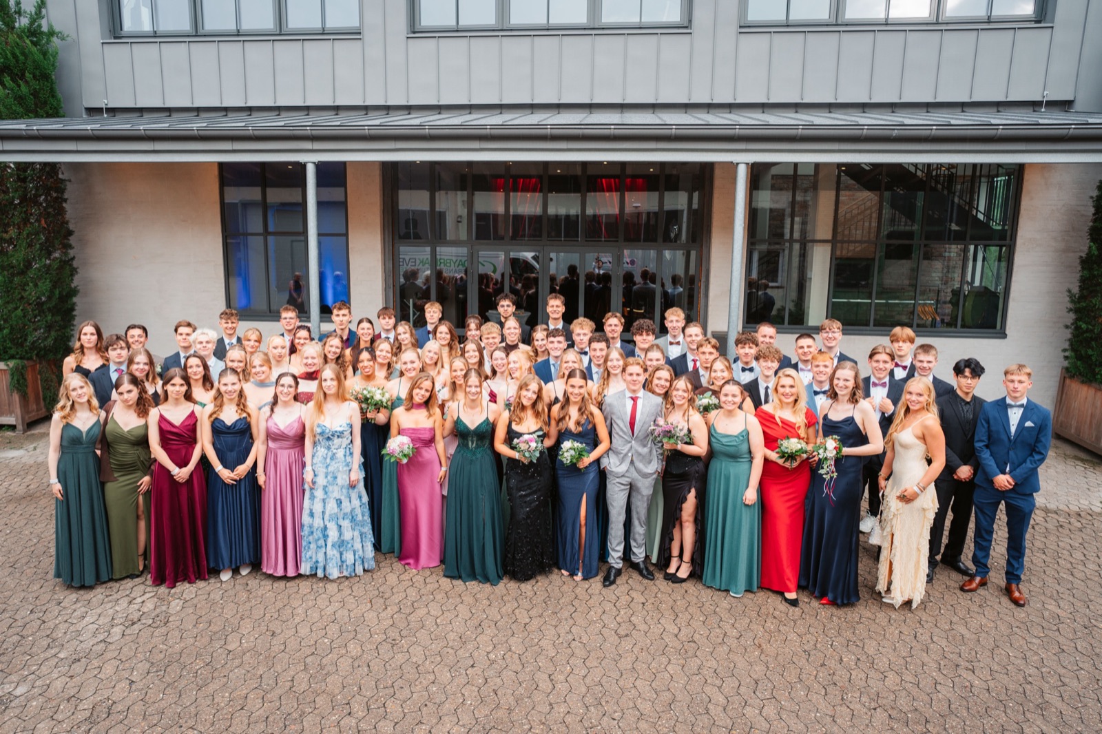 Abiball HeG – Abschlussjahrgang beim Gruppenfoto